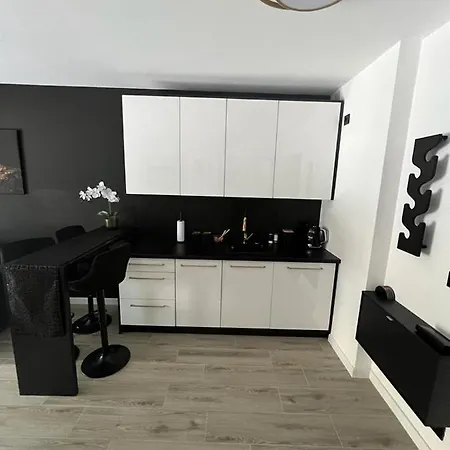 Apartment Black Amber *