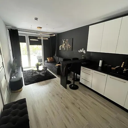 Black Amber Apartment *