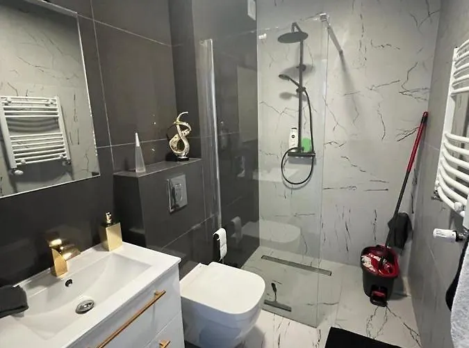 Apartment Black Amber *