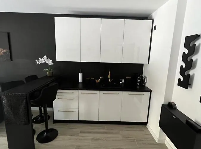 Apartment Black Amber *